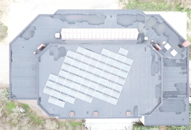 zonnepanelen aan de kust