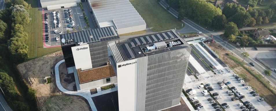 zonnepanelen hoog gebouw