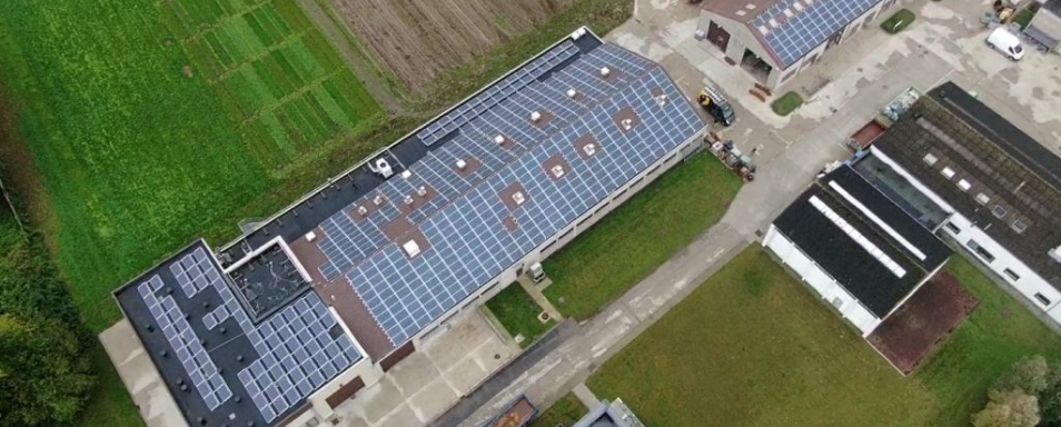 Luchtfoto van de PV-installatie bij Inagro, provincie West-Vlaanderen