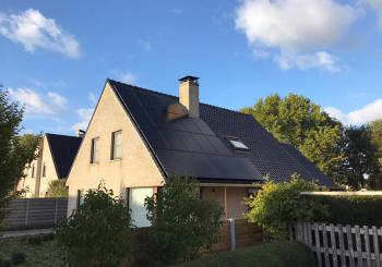 glas glas zonnepanelen hellend dak