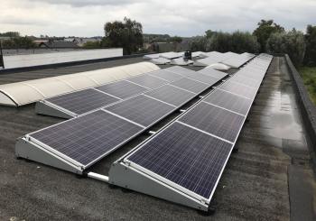 zonnepanelen bedrijfsgebouw