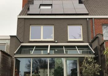 Sunpower E19 serie 320 wp in Roeselare hellend dak