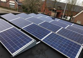 bisol zonnepanelen op plat dak in Roeselare