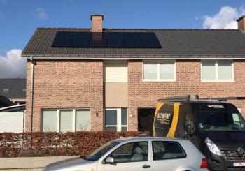 sunpower full black zonnepanelen Heule hellend dak