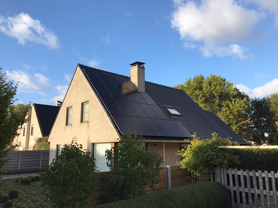 glas glas zonnepanelen hellend dak