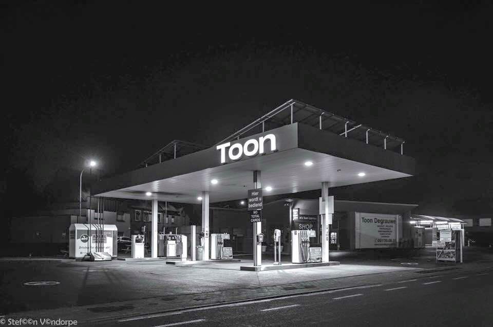 zonnepanelen op tankstation