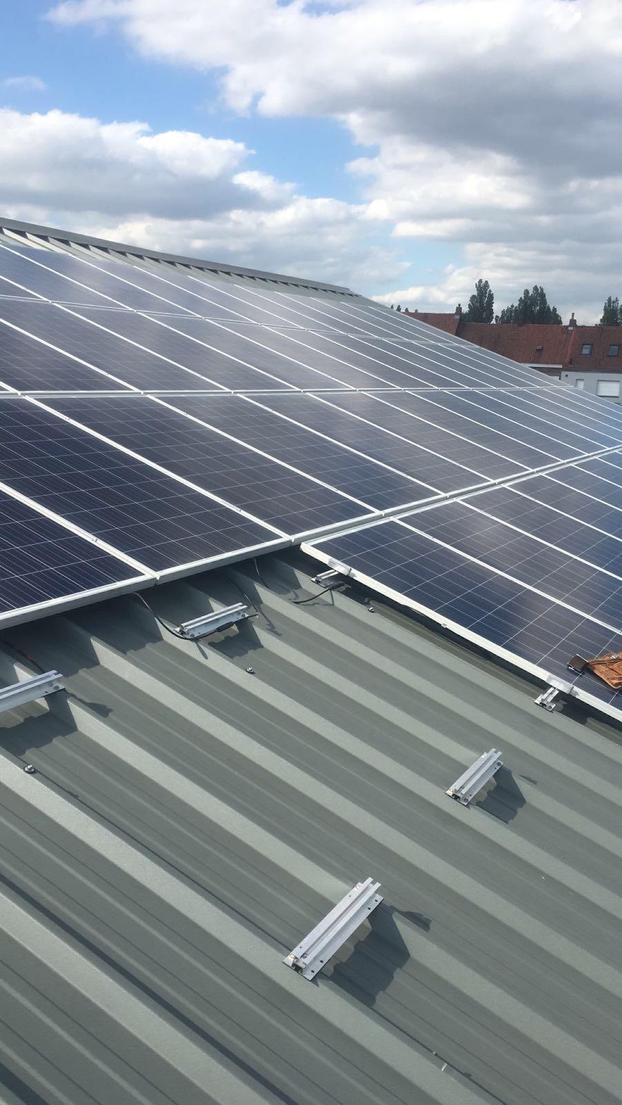 zonnepanelen op steeldeck