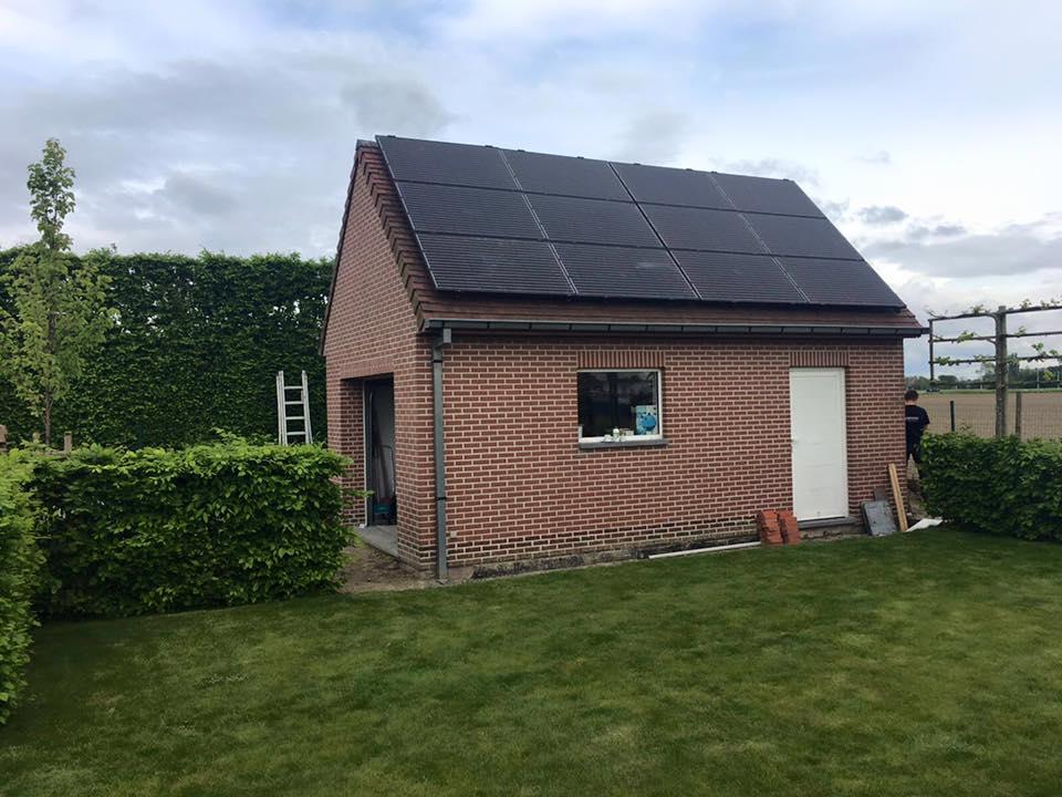 Zonnepanelen op garage in Ledegem