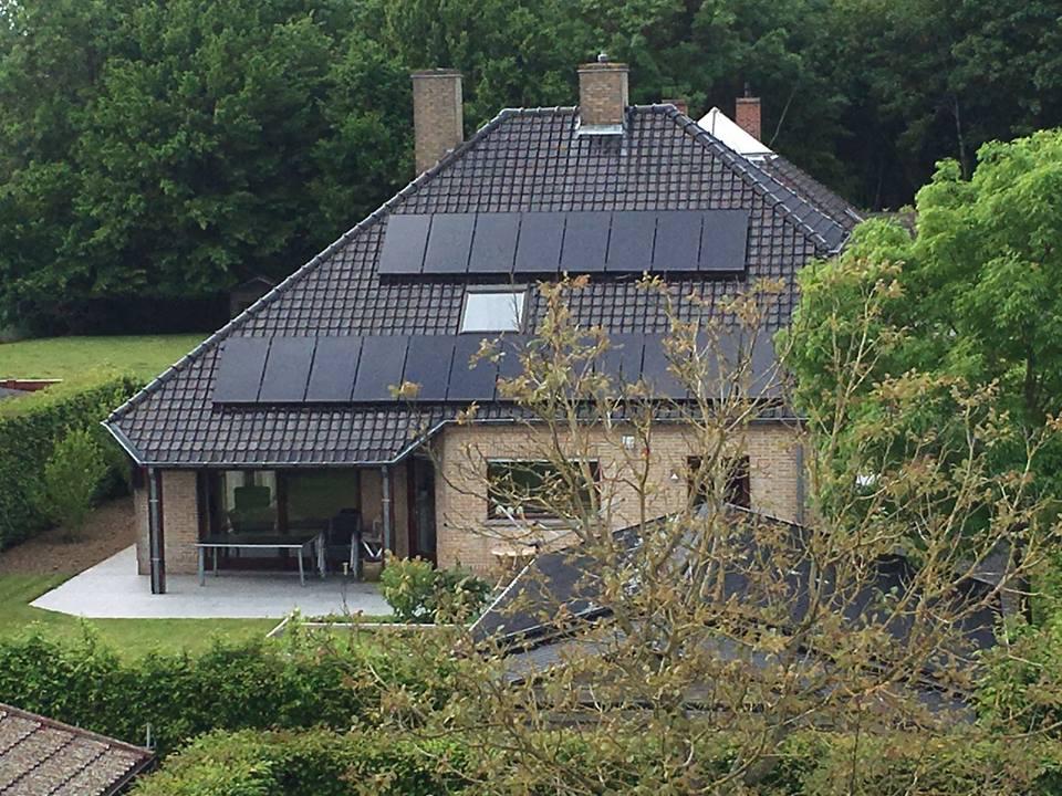 sunpower e19 320Wp zonnepanelen op hellend dak in Ledegem