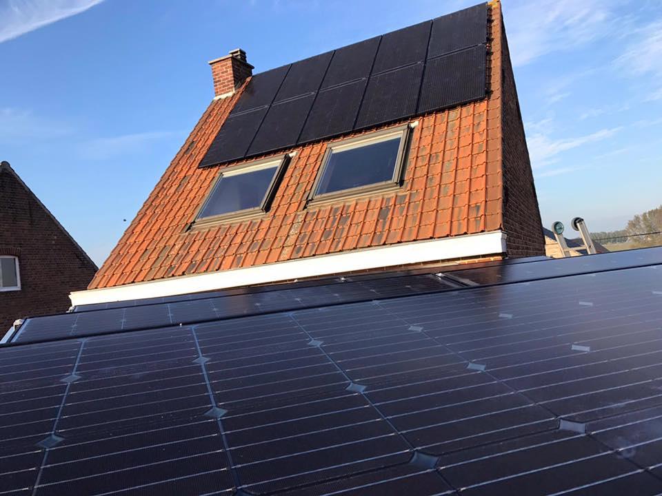 zonnepanelen glas glas in Moorslede op hellend dake