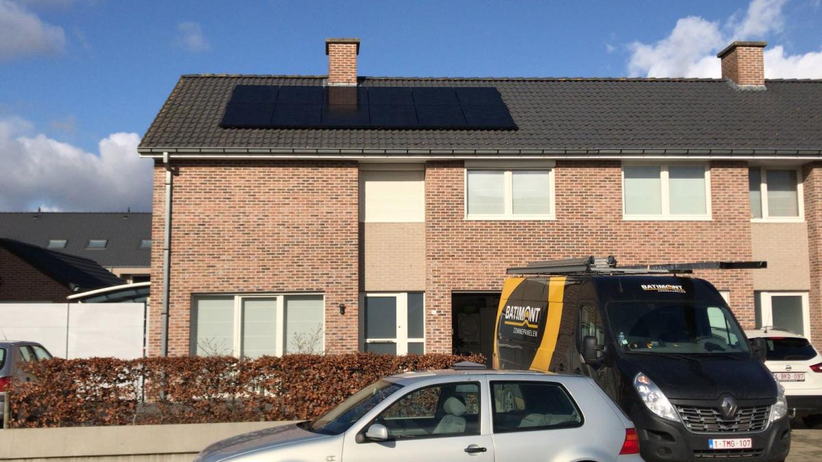 sunpower full black zonnepanelen Heule hellend dak