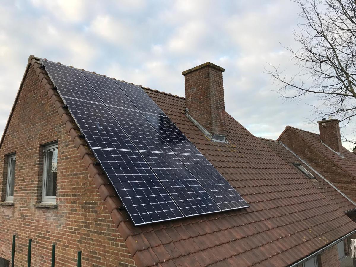LG neonr 370 zonnepanelen hellend dak Jabbeke