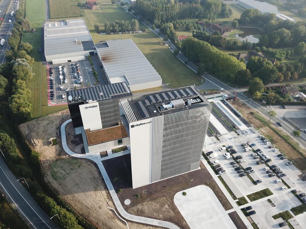 zonnepanelen hoog gebouw