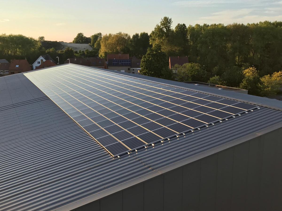 zonnepanelen op steeldeck